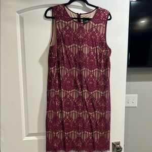 Elegant Lace Sleeveless Dress in Burgundy
